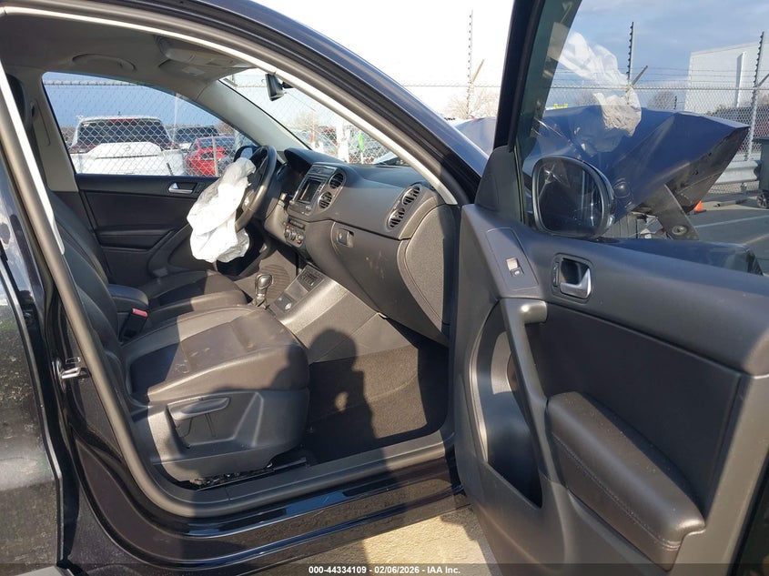 2016 Volkswagen Tiguan VIN WVGAV7AX5GW520045 IAAI salvage auction — FRONT END, Rebuildable (Florida), sold $325 on 2026-08-03 (photo 5)
