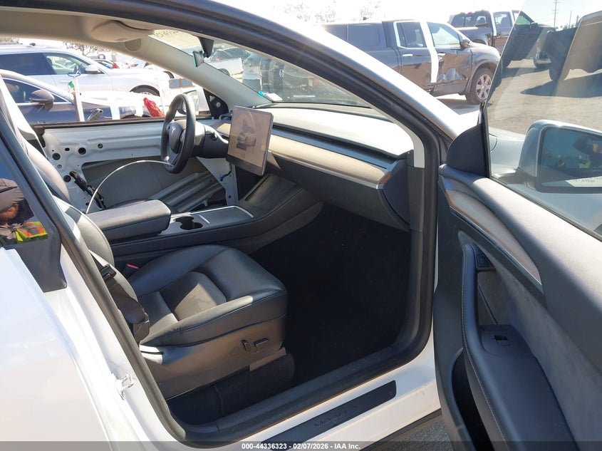 2023 Tesla Model y VIN 7SAYGDEE0PF632473 IAAI salvage auction — REAR END, Salvage (California), sold $7,600 on 2026-07-30 (photo 5)