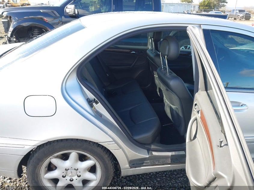 2004 Mercedes-benz C-klasse VIN WDBRF81J24F475713 IAAI salvage auction — FRONT END, Salvage (Oregon), sold $500 on 2026-08-03 (photo 8)