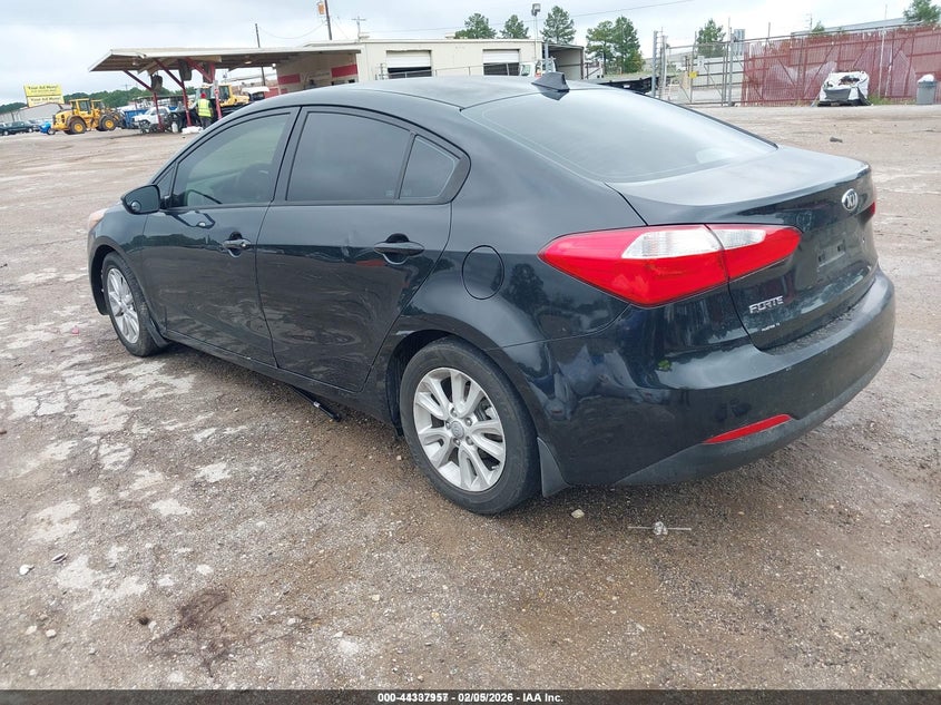 2015 Kia Forte VIN KNAFK4A64F5378961 IAAI salvage auction — RIGHT SIDE, Salvage Title, sold $350 on 2026-07-16 (photo 3)