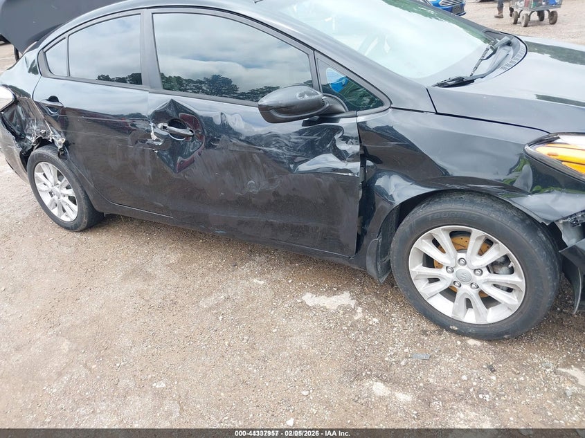 2015 Kia Forte VIN KNAFK4A64F5378961 IAAI salvage auction — RIGHT SIDE, Salvage Title, sold $350 on 2026-07-16 (photo 6)