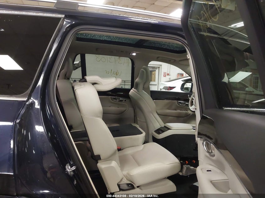 2017 Volvo Xc90 VIN YV4A22PK5H1106433 IAAI salvage auction — FRESH WATER, Salvage (Maine), sold $6,500 on 2026-07-06 (photo 8)