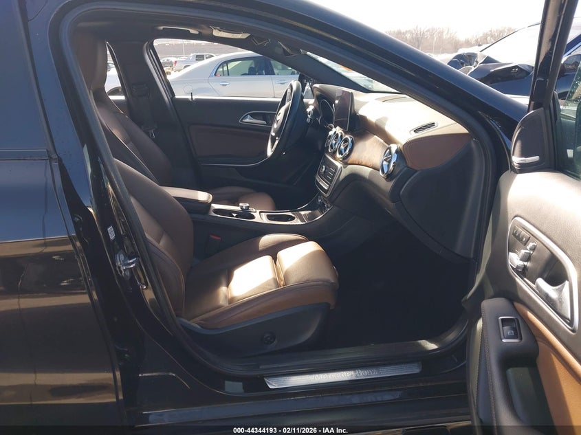 2020 Mercedes-benz Gla-klasse VIN W1NTG4GB2LJ700052 IAAI salvage auction — SIDE, Salvage (Missouri), sold $6,500 on 2026-07-29 (photo 5)