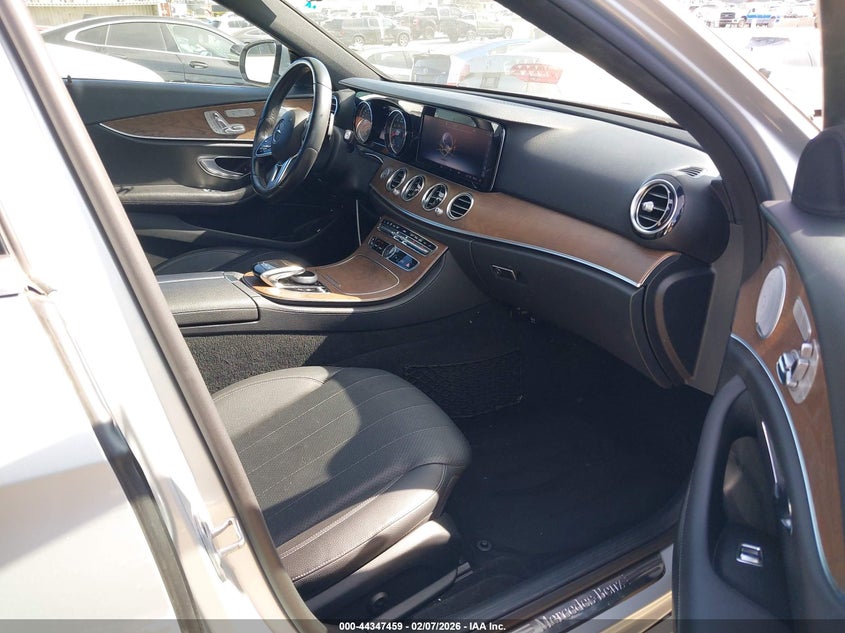 2019 Mercedes-benz E-klasse VIN WDDZH6JBXKA638326 IAAI salvage auction — LEFT FRONT, Salvage (California), sold $9,350 on 2026-07-15 (photo 5)