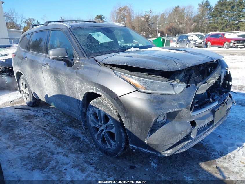 2021 Toyota Highlander VIN 5TDGZRBHXMS119124 IAAI salvage auction — FRONT END, Mv-907A (New York), sold $11,200 on 2026-08-01 (photo 1)