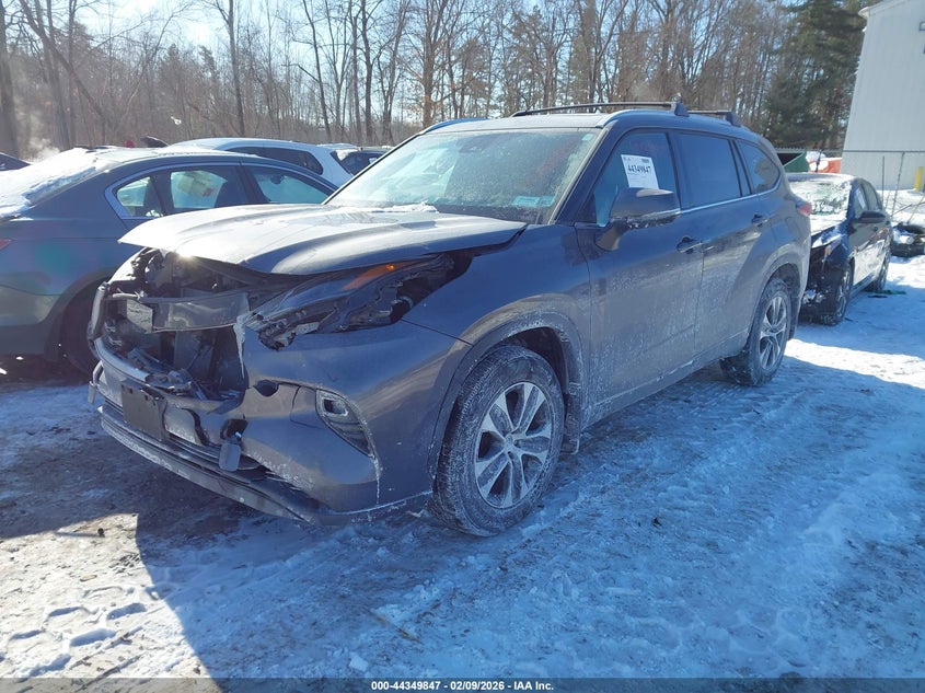 2021 Toyota Highlander VIN 5TDGZRBHXMS119124 IAAI salvage auction — FRONT END, Mv-907A (New York), sold $11,200 on 2026-08-01 (photo 2)