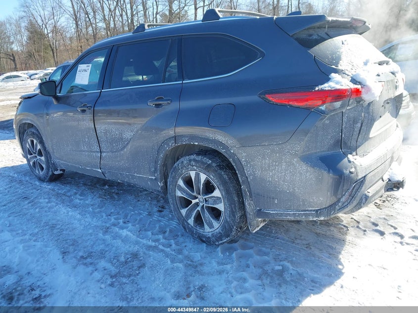 2021 Toyota Highlander VIN 5TDGZRBHXMS119124 IAAI salvage auction — FRONT END, Mv-907A (New York), sold $11,200 on 2026-08-01 (photo 3)
