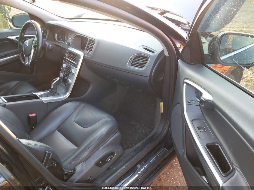 2017 Volvo V60 VIN YV140MSK1H1359087 IAAI salvage auction — FRONT END, Salvage (Illinois), sold $500 on 2026-08-13 (photo 5)