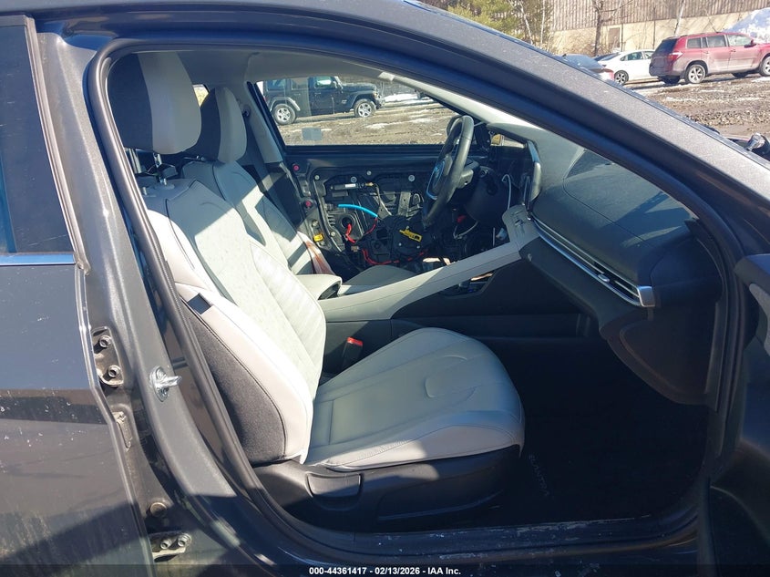 2024 Hyundai Elantra VIN KMHLP4DG9RU693207 IAAI salvage auction — SIDE, Salvage Title, sold $4,800 on 2026-07-22 (photo 5)