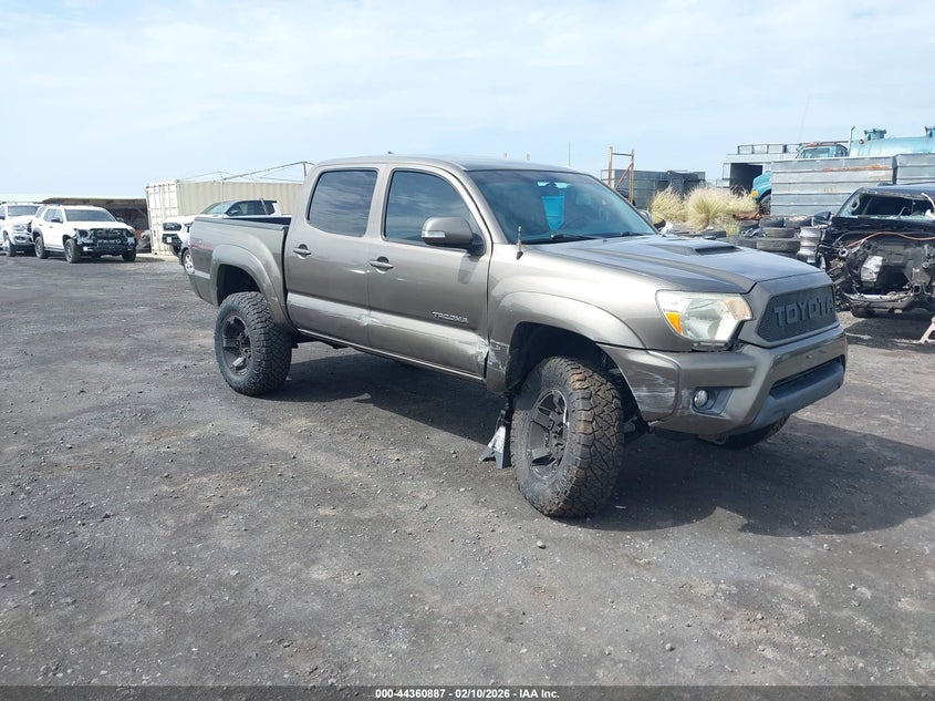 2015 Toyota Tacoma VIN 5TFLU4EN7FX135649 IAAI salvage auction — RIGHT SIDE, Clear (Hawaii), sold $8,275 on 2026-07-28 (photo 1)