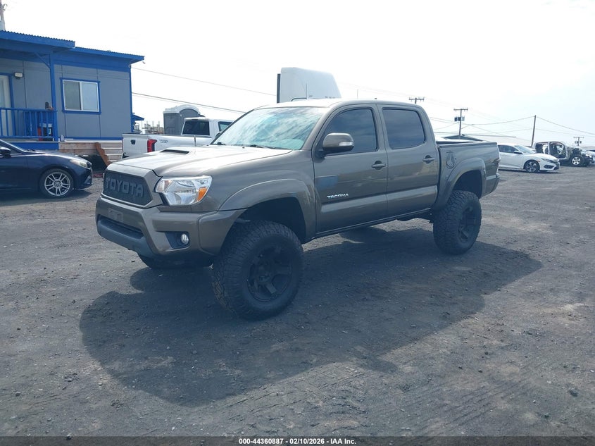 2015 Toyota Tacoma VIN 5TFLU4EN7FX135649 IAAI salvage auction — RIGHT SIDE, Clear (Hawaii), sold $8,275 on 2026-07-28 (photo 2)