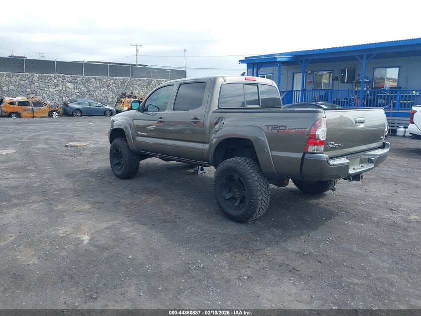 2015 Toyota Tacoma VIN 5TFLU4EN7FX135649 IAAI salvage auction — RIGHT SIDE, Clear (Hawaii), sold $8,275 on 2026-07-28 (photo 3)