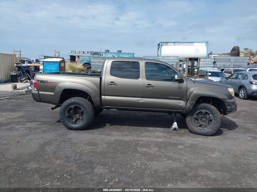 2015 Toyota Tacoma VIN 5TFLU4EN7FX135649 IAAI salvage auction — RIGHT SIDE, Clear (Hawaii), sold $8,275 on 2026-07-28 (photo 6)