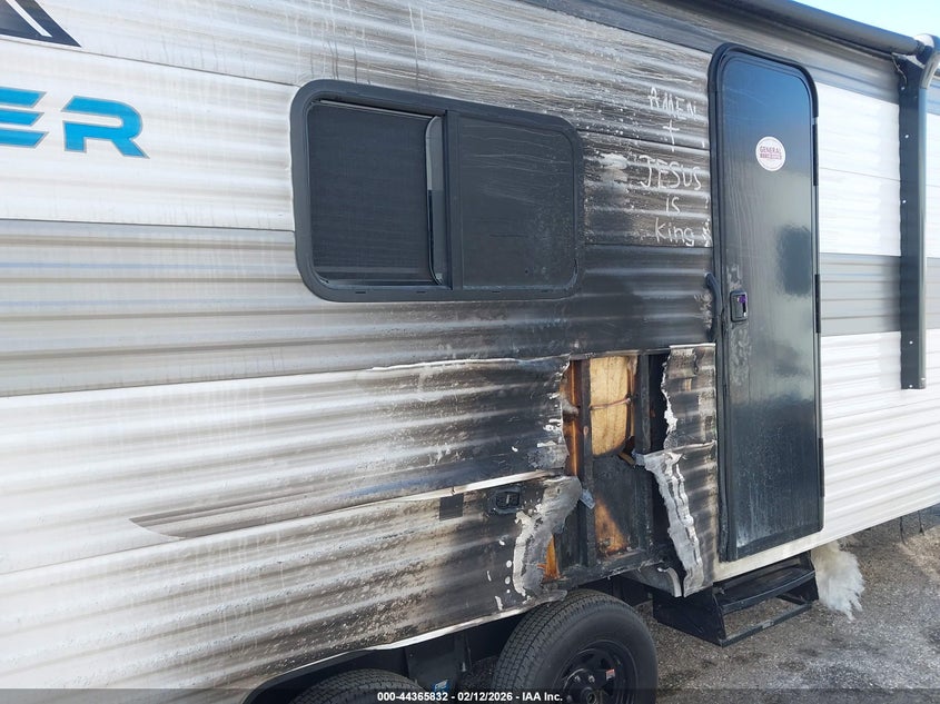 2025 VIN 5ZT2CWRB9SJ135643 IAAI salvage auction — Burn Interior, Salvage Title, sold $1,700 on 2026-07-09 (photo 6)