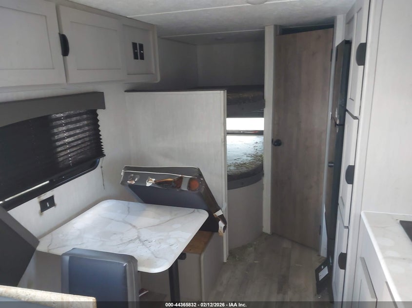 2025 VIN 5ZT2CWRB9SJ135643 IAAI salvage auction — Burn Interior, Salvage Title, sold $1,700 on 2026-07-09 (photo 8)