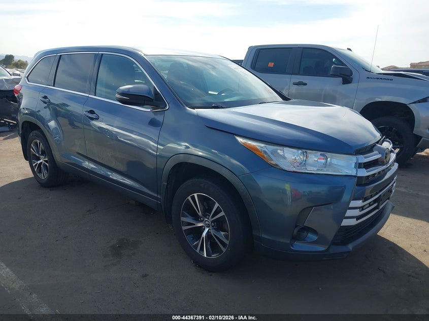 2019 Toyota Highlander VIN 5TDBZRFH9KS972471 — IAAI salvage auction photo
