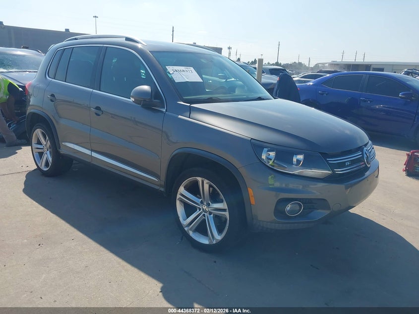 2016 Volkswagen Tiguan VIN WVGAV7AX4GW087348 IAAI salvage auction — LEFT SIDE, Salvage Title, sold $3,500 on 2026-08-06 (photo 1)