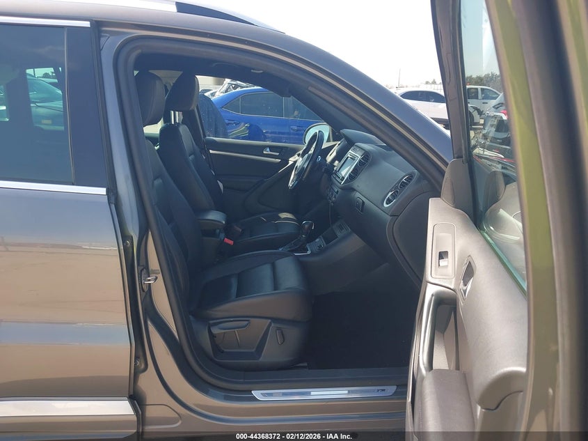 2016 Volkswagen Tiguan VIN WVGAV7AX4GW087348 IAAI salvage auction — LEFT SIDE, Salvage Title, sold $3,500 on 2026-08-06 (photo 5)