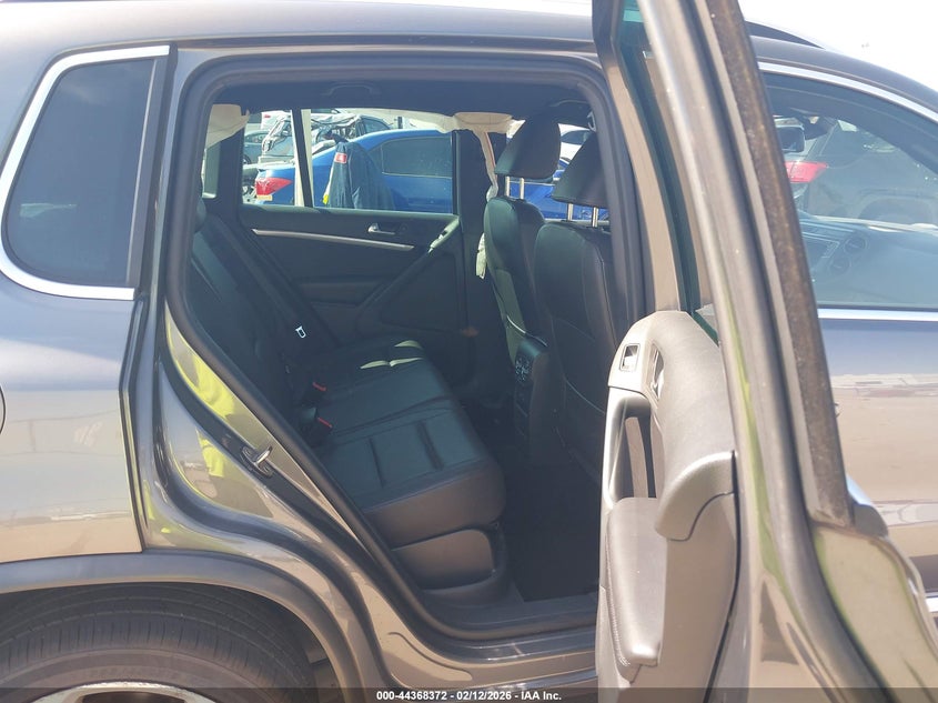 2016 Volkswagen Tiguan VIN WVGAV7AX4GW087348 IAAI salvage auction — LEFT SIDE, Salvage Title, sold $3,500 on 2026-08-06 (photo 8)