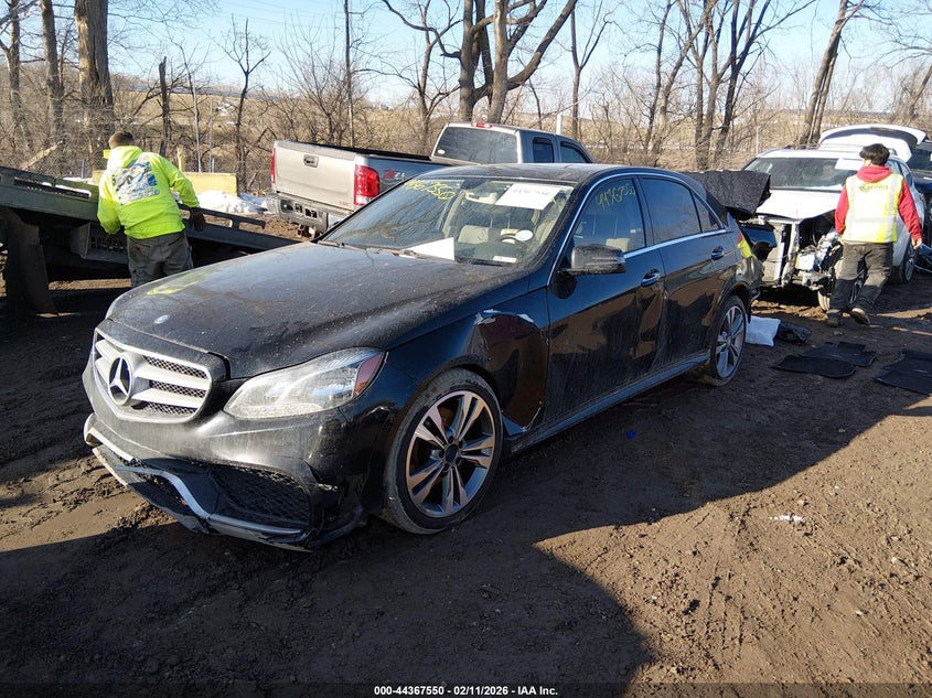 2014 Mercedes-benz E-klasse VIN WDDHF8JB7EA996484 IAAI salvage auction — FRONT & REAR, Salvage (Indiana), sold $1,700 on 2026-07-08 (photo 2)