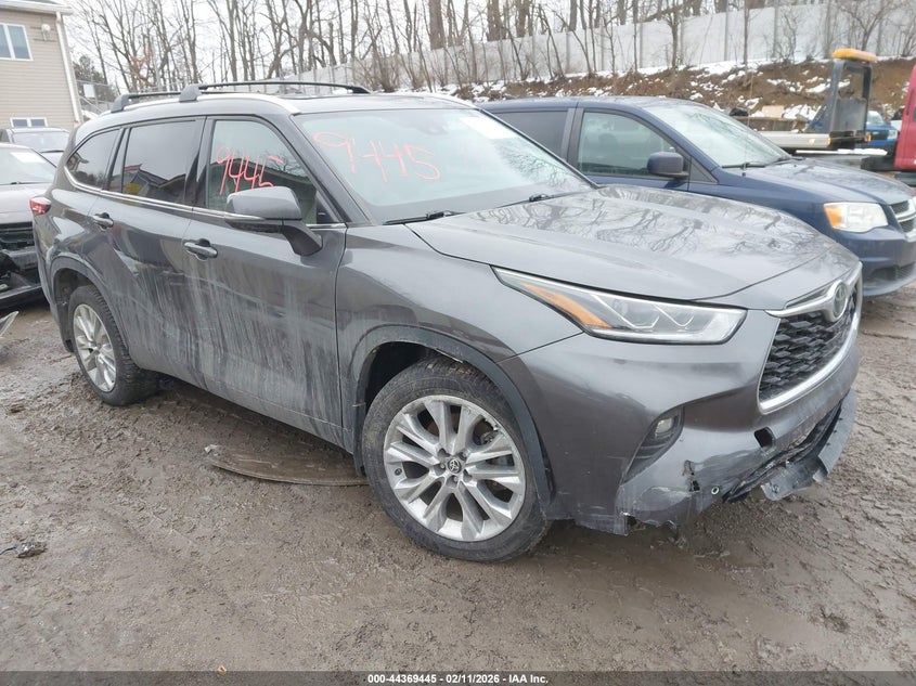 2022 Toyota Highlander VIN 5TDDZRBH0NS166330 IAAI salvage auction — LEFT REAR, Salvage (Pennsylvania), sold $12,300 on 2026-07-28 (photo 1)