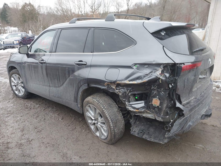 2022 Toyota Highlander VIN 5TDDZRBH0NS166330 IAAI salvage auction — LEFT REAR, Salvage (Pennsylvania), sold $12,300 on 2026-07-28 (photo 3)