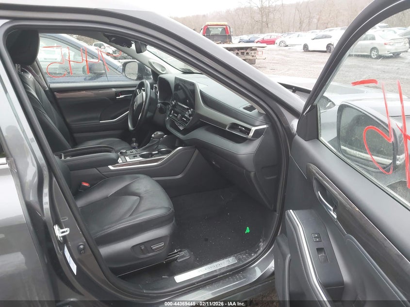 2022 Toyota Highlander VIN 5TDDZRBH0NS166330 IAAI salvage auction — LEFT REAR, Salvage (Pennsylvania), sold $12,300 on 2026-07-28 (photo 5)