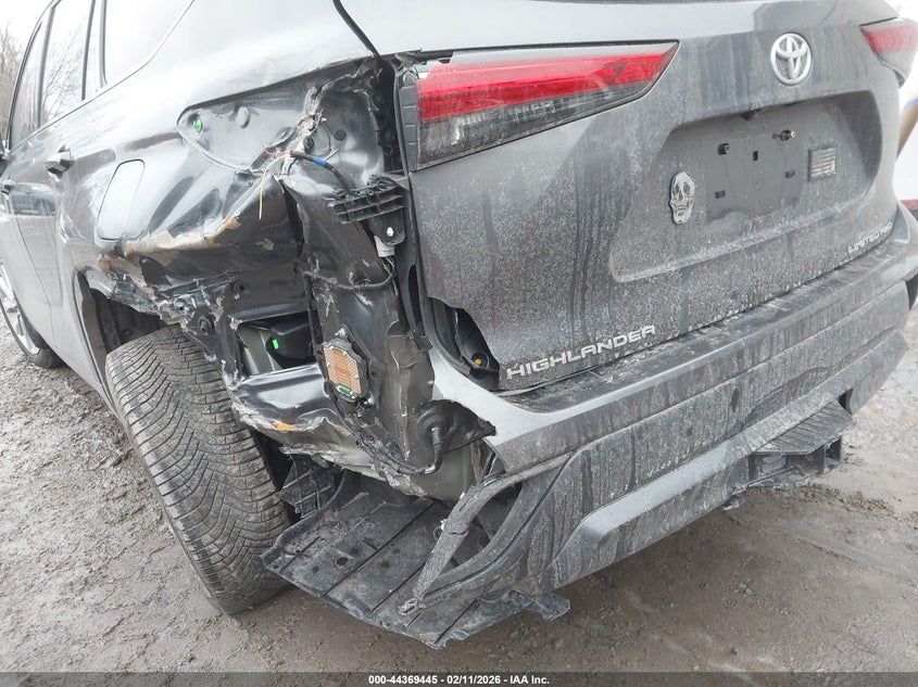 2022 Toyota Highlander VIN 5TDDZRBH0NS166330 IAAI salvage auction — LEFT REAR, Salvage (Pennsylvania), sold $12,300 on 2026-07-28 (photo 6)