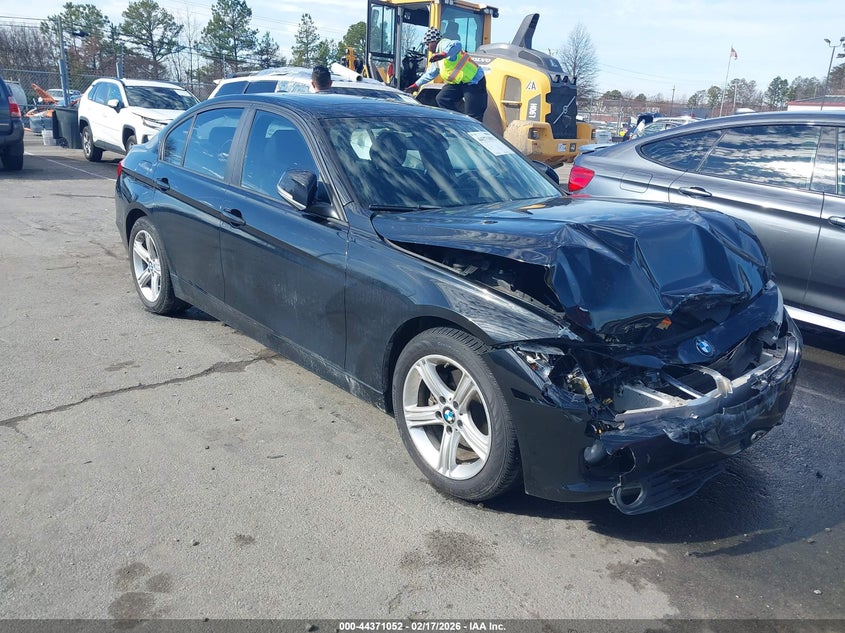 2014 BMW 3er VIN WBA3A5G52ENP31738 IAAI salvage auction — FRONT END, Salvage Title, sold $625 on 2026-07-20 (photo 1)