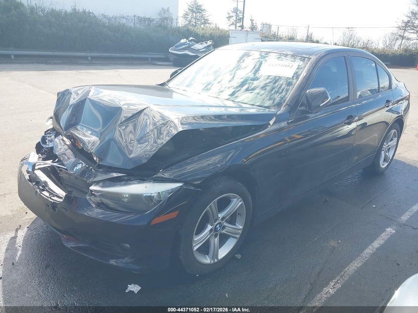 2014 BMW 3er VIN WBA3A5G52ENP31738 IAAI salvage auction — FRONT END, Salvage Title, sold $625 on 2026-07-20 (photo 2)