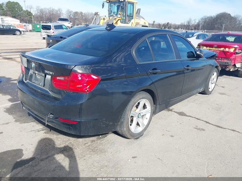 2014 BMW 3er VIN WBA3A5G52ENP31738 IAAI salvage auction — FRONT END, Salvage Title, sold $625 on 2026-07-20 (photo 4)