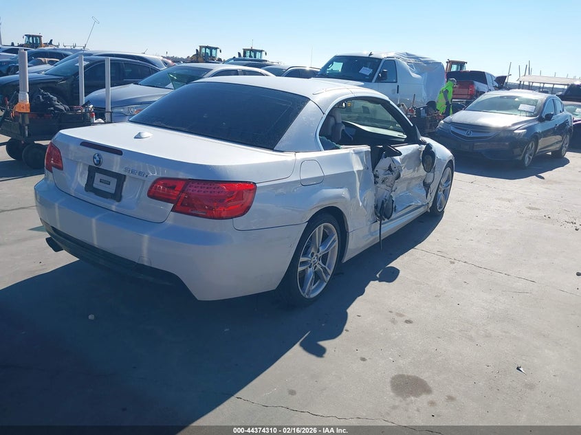 2012 BMW 3er VIN WBADW3C57CE821402 IAAI salvage auction — RIGHT SIDE, Salvage Title, sold $800 on 2026-07-28 (photo 4)