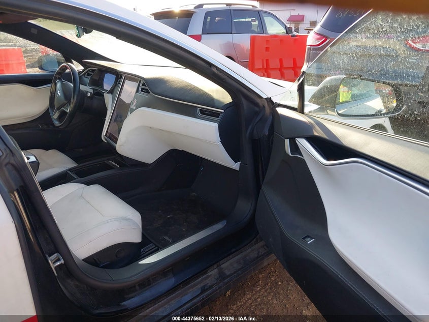 2017 Tesla Model s VIN 5YJSA1E22HF204981 IAAI salvage auction — RIGHT SIDE, Salvage Title, sold $1,250 on 2026-07-22 (photo 5)