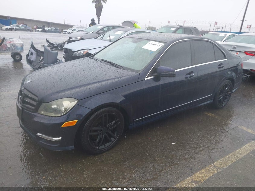 2013 Mercedes-benz C-klasse VIN WDDGF4HB8DA840737 IAAI salvage auction — REAR END, Salvage Title, sold $1,475 on 2026-07-15 (photo 2)