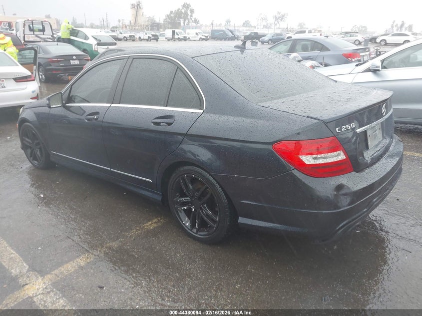 2013 Mercedes-benz C-klasse VIN WDDGF4HB8DA840737 IAAI salvage auction — REAR END, Salvage Title, sold $1,475 on 2026-07-15 (photo 3)