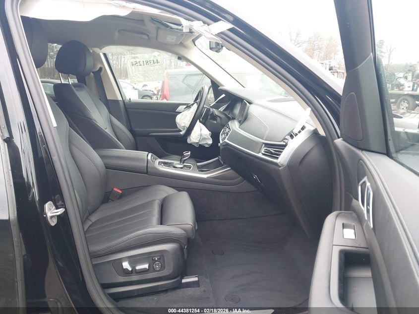 2022 BMW X7 VIN 5UXCW2C01N9L06418 IAAI salvage auction — LEFT SIDE, Salvage Title, sold $24,300 on 2026-07-22 (photo 5)