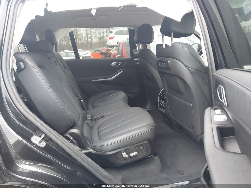 2022 BMW X7 VIN 5UXCW2C01N9L06418 IAAI salvage auction — LEFT SIDE, Salvage Title, sold $24,300 on 2026-07-22 (photo 8)