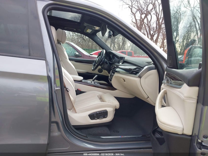 2018 BMW X5 VIN 5UXKT0C57J0V99616 IAAI salvage auction — RIGHT FRONT, Salvage Title, sold $11,200 on 2026-07-08 (photo 5)
