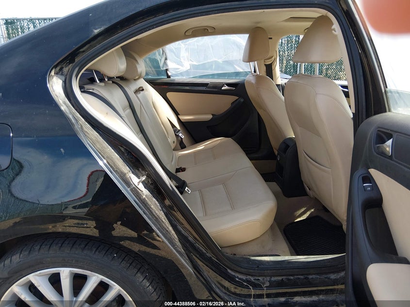 2016 Volkswagen Jetta VIN 3VWL17AJ3GM385861 IAAI salvage auction — FRONT END, Salvage Title, sold $925 on 2026-08-14 (photo 8)