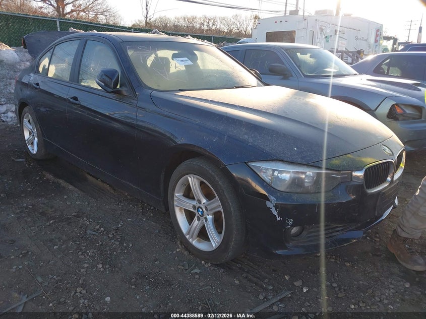2013 BMW 3er VIN WBA3B3C58DJ810165 IAAI salvage auction — REAR END, Salvage Title, sold $525 on 2026-08-18 (photo 1)