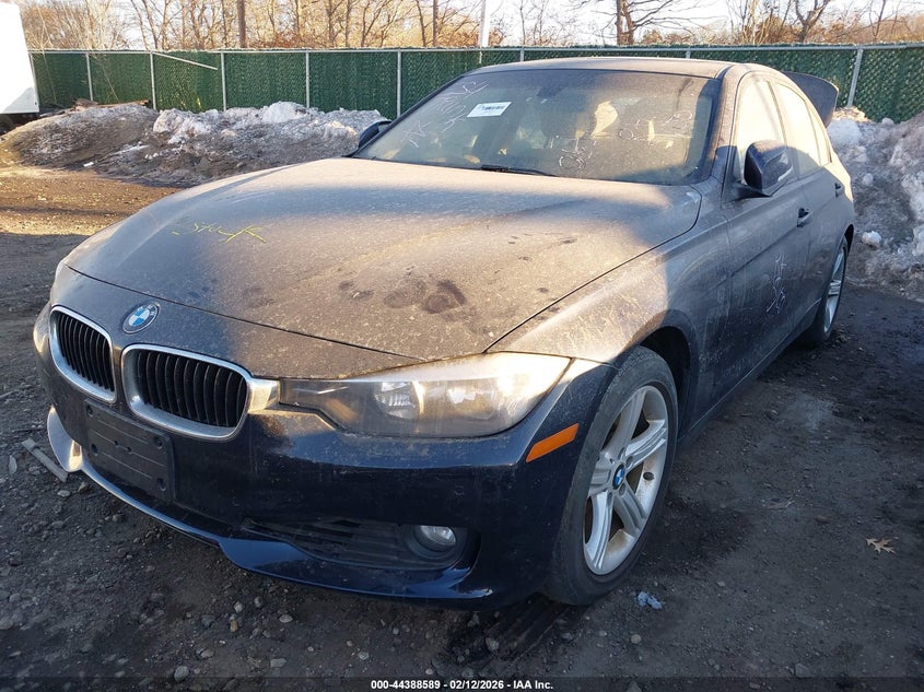 2013 BMW 3er VIN WBA3B3C58DJ810165 IAAI salvage auction — REAR END, Salvage Title, sold $525 on 2026-08-18 (photo 2)