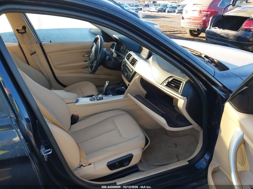 2013 BMW 3er VIN WBA3B3C58DJ810165 IAAI salvage auction — REAR END, Salvage Title, sold $525 on 2026-08-18 (photo 5)