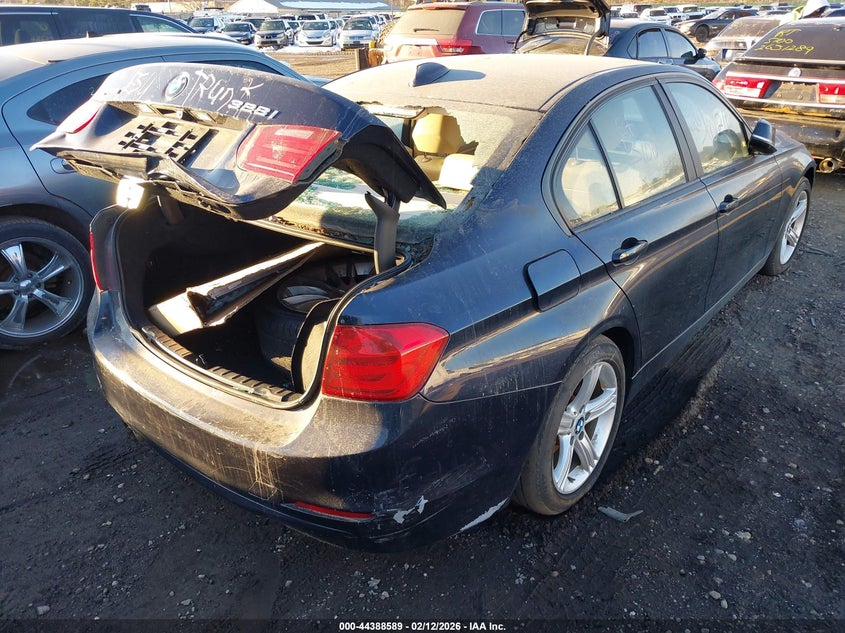 2013 BMW 3er VIN WBA3B3C58DJ810165 IAAI salvage auction — REAR END, Salvage Title, sold $525 on 2026-08-18 (photo 6)