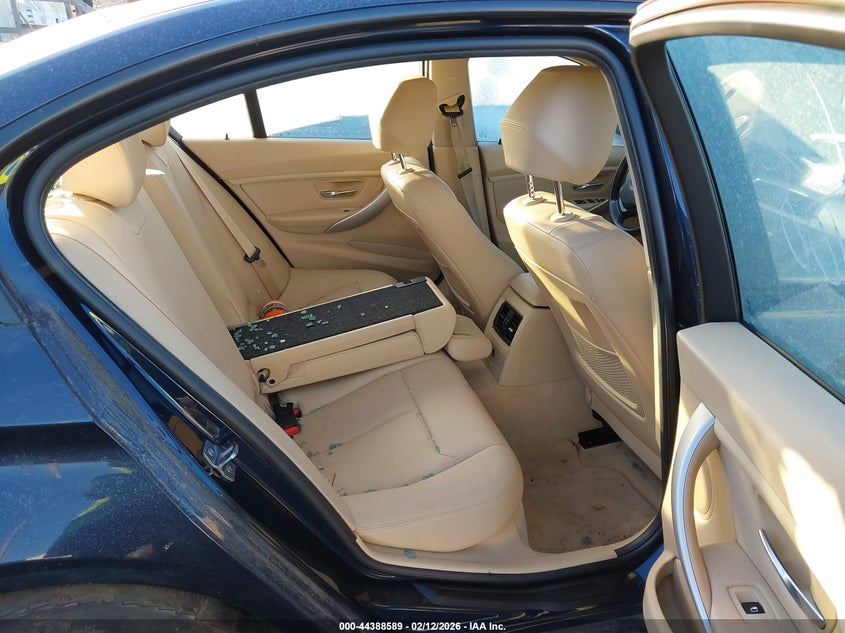 2013 BMW 3er VIN WBA3B3C58DJ810165 IAAI salvage auction — REAR END, Salvage Title, sold $525 on 2026-08-18 (photo 8)