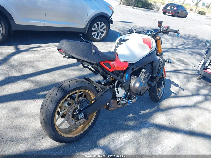 2025 Yamaha Xsr VIN JYARN96Y6SA000314 IAAI salvage auction — SIDE, Salvage Title, sold $3,250 on 2026-07-10 (photo 4)