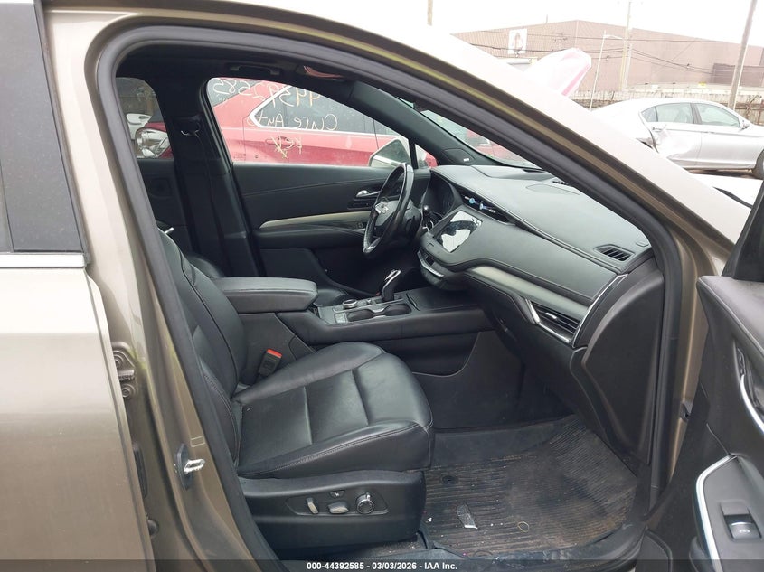 2020 Cadillac Xt4 VIN 1GYFZDR41LF046008 IAAI salvage auction — SIDE, Salvage Title, sold $7,350 on 2026-08-13 (photo 5)