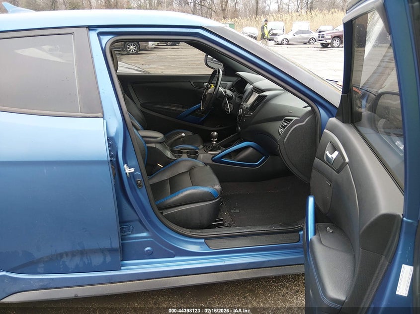 2016 Hyundai Veloster VIN KMHTC6AE2GU251165 IAAI salvage auction — SIDE, Salvage - Greater Than 75% (Maryland), sold $1,250 on 2026-07-16 (photo 5)