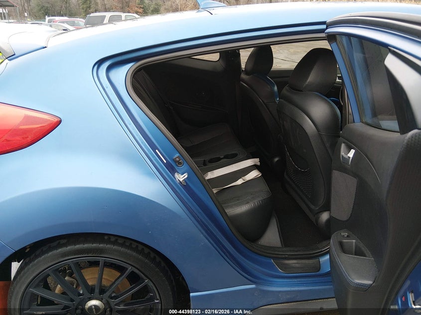 2016 Hyundai Veloster VIN KMHTC6AE2GU251165 IAAI salvage auction — SIDE, Salvage - Greater Than 75% (Maryland), sold $1,250 on 2026-07-16 (photo 8)