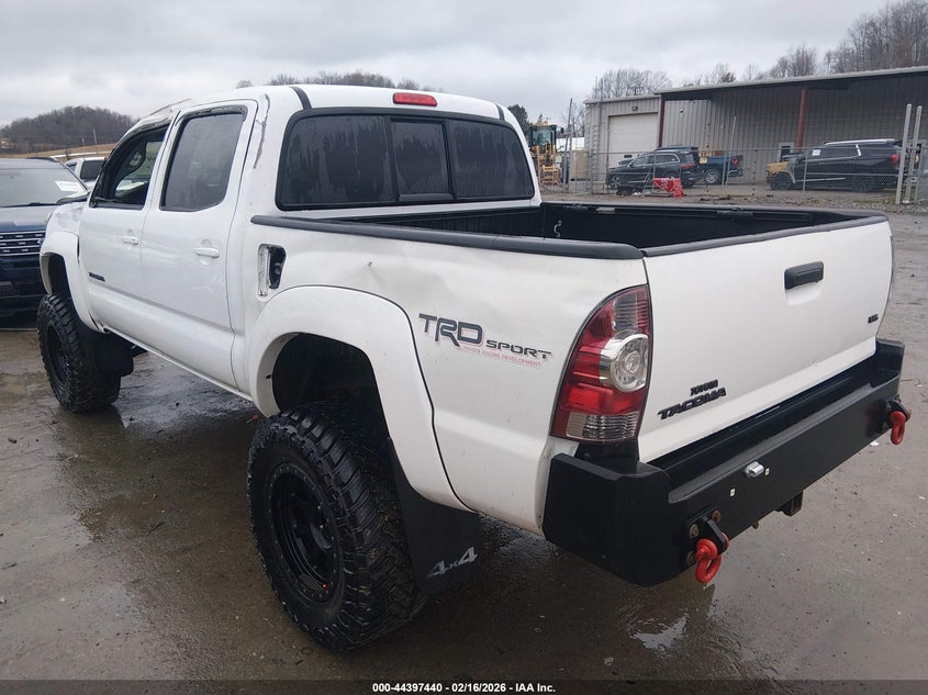 2013 Toyota Tacoma VIN 5TFLU4EN5DX077991 IAAI salvage auction — SIDE, Salvage (Pennsylvania), sold $7,650 on 2026-07-30 (photo 3)