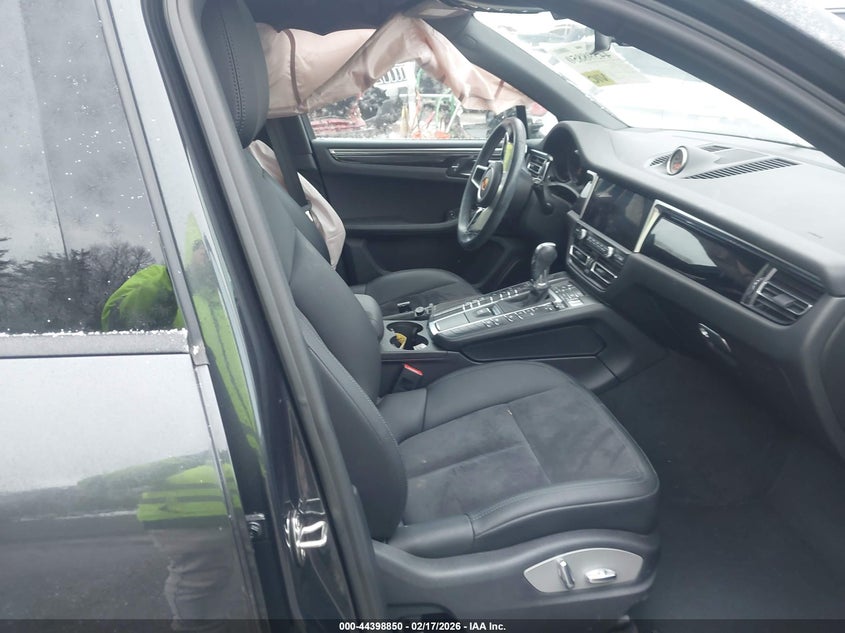 2021 Porsche Macan VIN WP1AA2A59MLB14279 IAAI salvage auction — LEFT SIDE, Salvage (Massachusetts), sold $13,925 on 2026-08-26 (photo 5)